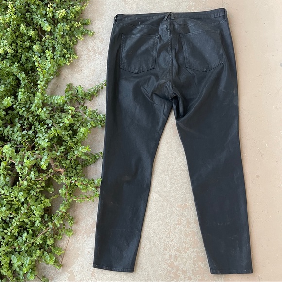 Good American Good Legs Black Coated Skinny Jeans, Plus Size - Picture 3 of 4